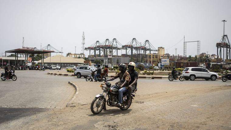 Les deux journalistes français qui étaient détenus au Togo sont autorisés à quitter le territoire, annonce le Quai d'Orsay